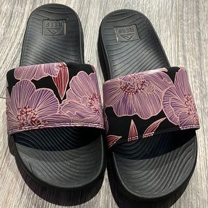 Black Floral Print Reef Flip Flops Size 8